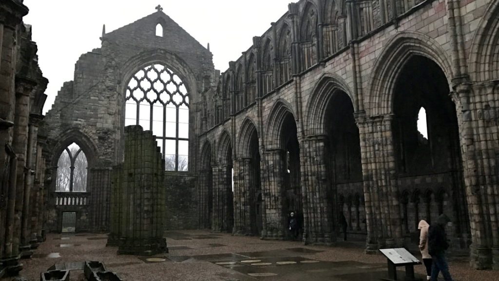 Ruiny dawnego kościoła w opactwie Holyrood. Foto: T. Bobrowski