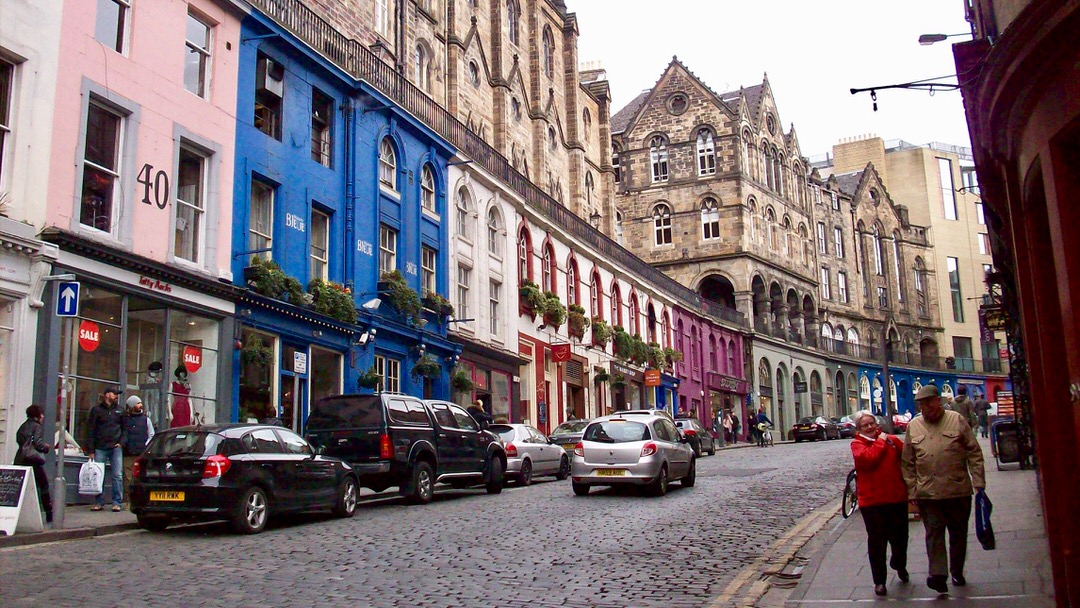 Zwiedzanie Edynburga można zaplanować na kilka sposobów: spacerem, komunikacją miejską lub autobusem turystycznym. Foto: M. Błażejczak