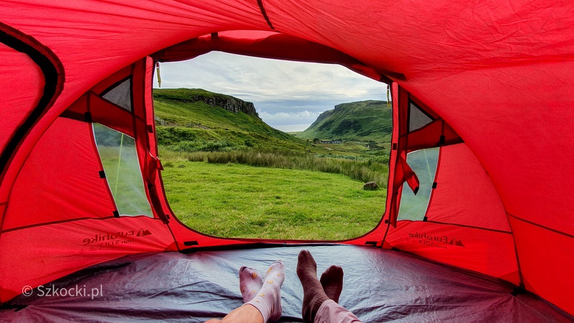 Spanie pod namiotem na wyspie Skye. Foto: M. Błażejczak